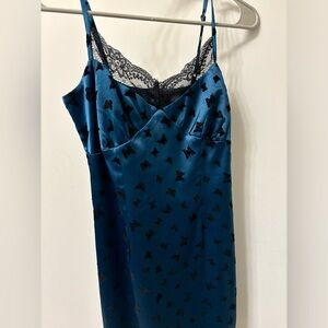 Size 0 rich midnight velvet lace trim mini dress💓